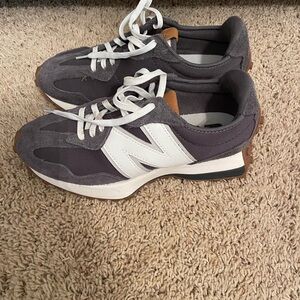 NWOB New Balance 327 Size 8 Gray